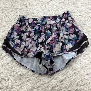Lululemon Hotty Hot Short II *2.5" Utopia Multi / Deep Phantom
